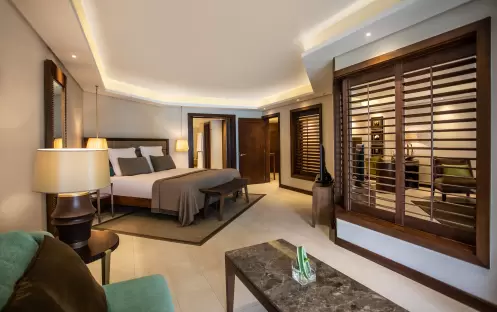 Royal Palm Hires 7300